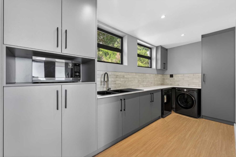 7 Bedroom Property for Sale in Camps Bay Western Cape